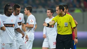 N-a spus-o în România, dar a explicat în Belgia!** Arbitrul de la Steaua - Dinamo spune de ce n-a dat penalti pentru "câini"