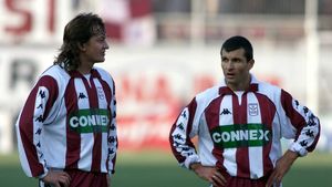 ProSport vă prezintă, în exclusivitate, noile tricouri ale Rapidului pentru sezonul 2023-2024 al Superligii! Giuleștenii se întorc la sponsorul tehnic alături de care au cucerit al doilea titlu din istorie, în 1999, sub comanda lui Mircea Lucescu | FOTO EXCLUSIV