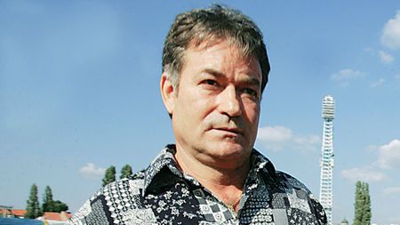 Mircea Lucescu : „Soția lui Ștefănescu a fost oprită să meargă la Euro"