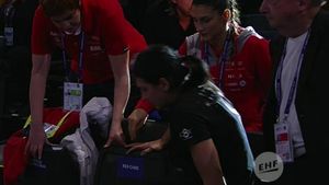 Lider adevărat! GALERIE FOTO | Ce a făcut Cristina Neagu în timpul meciului România - Rusia