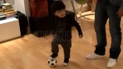 EL este urmașul lui Maradona și Aguero! VIDEO** Vezi cum lovește mingea fiul lui Sergio, la numai doi ani!”