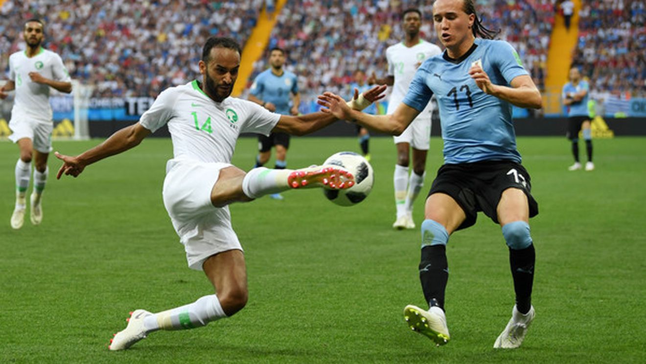 Diego Laxalt sau Carl "CJ" Johnson? Înlocuitorul lui Alvaro Pereira din națioanala Uruguayului e dorit de granzii din Serie A, iubește mașinile joase și are un look inspirat din GTA San Andreas