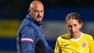 Cristi Dulca, despre viața de selecționer al naționalei de fotbal feminin! Cum e strigat în vestiar și cum ar putea intra în istorie! „Ar fi super” | VIDEO EXCLUSIV