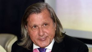 VIDEO | Gestul lui Ilie Năstase din plenul Senatului pentru politiciana care a făcut greva foamei 70 de zile: "L-am luat de la intrare. Am vrut să le arăt oamenilor că doamna Anghel îl merită!". Ce s-a întâmplat cu steagul 