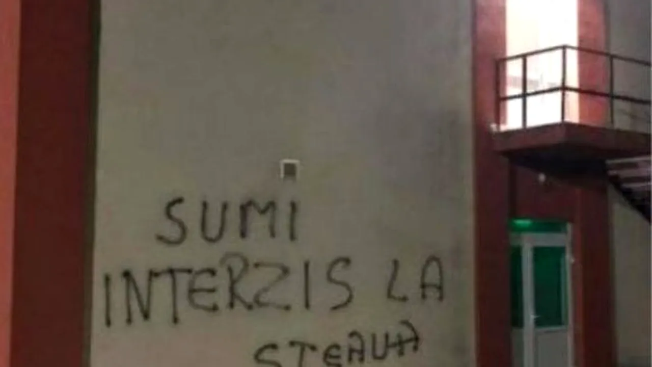 Șumudică, interzis la FCSB! Ultrașii au scris mesaje jignitoare pe pereții bazei din Berceni la adresa antrenorului! Becali a reacționat: 