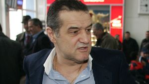 "Ursul", păcălit de "câine"!** "Badea mi-a promis că vine la Palat, apoi a zis că se întâlnește cu Gorbaciov"