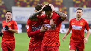 Ninsoarea le-a dat bătăi de cap jucătorilor de la FCSB! Condiții grele pentru elevii lui Toni Petrea la baza din Berceni | FOTO