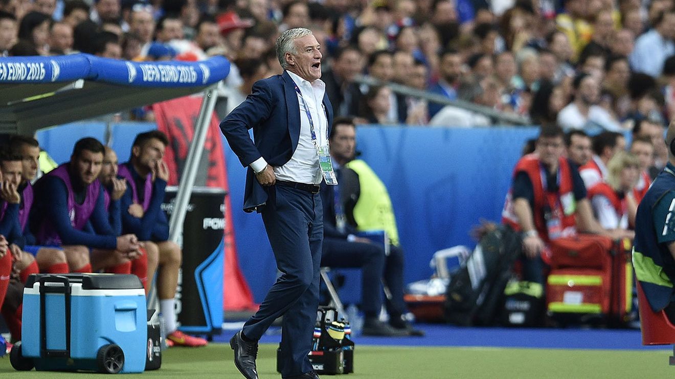 Deschamps empatizează cu tricolorii: "E dureros pentru voi! Românii vor spune că rezultatul a fost injust" Alibec și alți trei români, remarcați de selecționerul Franței