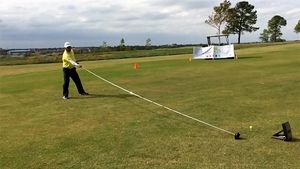 IMAGINEA ZILEI | Un jucător de golf a intrat în Cartea Recordurilor după ce a folosit o crosă de 6 metri