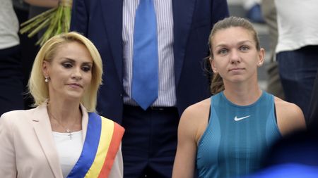 Reacția Simonei în fața huiduielilor! Imaginile surprinse de camerele TV în momentul în care Firea își ținea discursul pe scenă