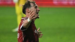 Gol formidabil de la de 40 de metri în Hermannstadt – Rapid. Execuția lui Dina Grameni, în cel mai pur „stil Gică Hagi”