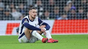 Vestea care nu îi pică bine lui Radu Drăguşin. Tottenham a făcut anunțul oficial