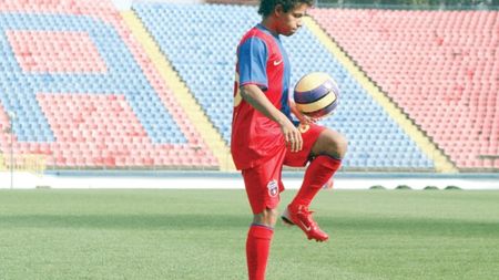 VIDEO/ Elton marchează, dar Olăroiu câștigă