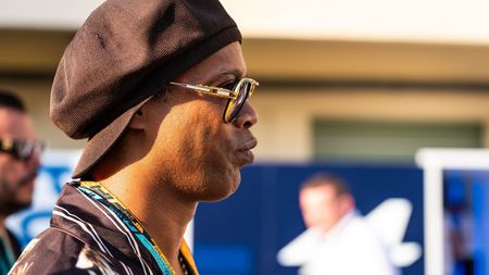 Giovanni Becali e siderat de umilința acceptată de Ronaldinho la Iaşi. A aruncat pe piață o sumă ridicolă: „O fi venit pentru moldovence”