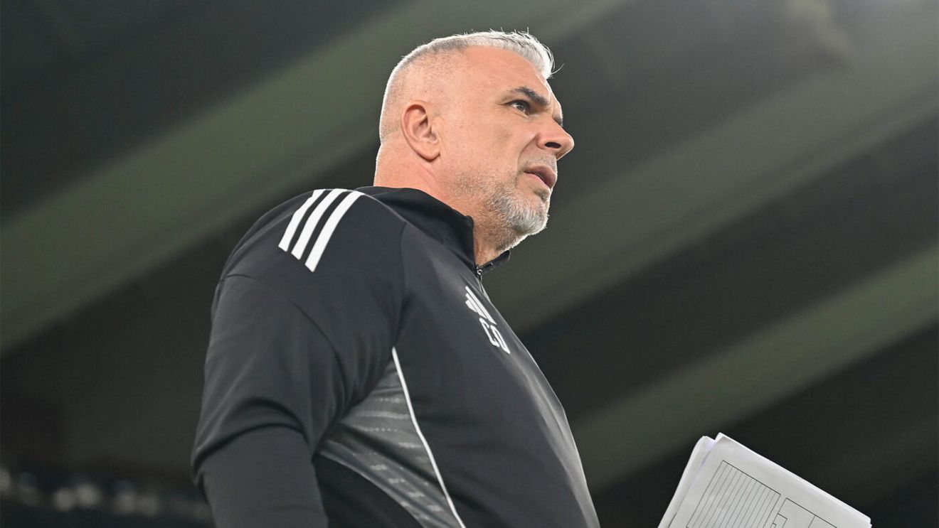 2.450.000 de euro pentru Olăroiu și naționala Emiratelor. De unde au venit banii