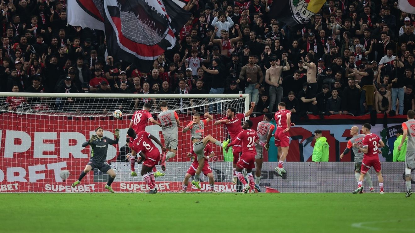 Dezastru pentru Dinamo! Dennis Politic a ieșit accidentat în derby-ul cu FCSB