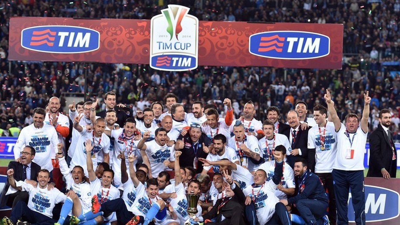 Napoli a câștigat Cupa Italiei, după ce a învins cu 3-1 pe Fiorentina. Finala, umbrită de incidente grave dintre suporteri