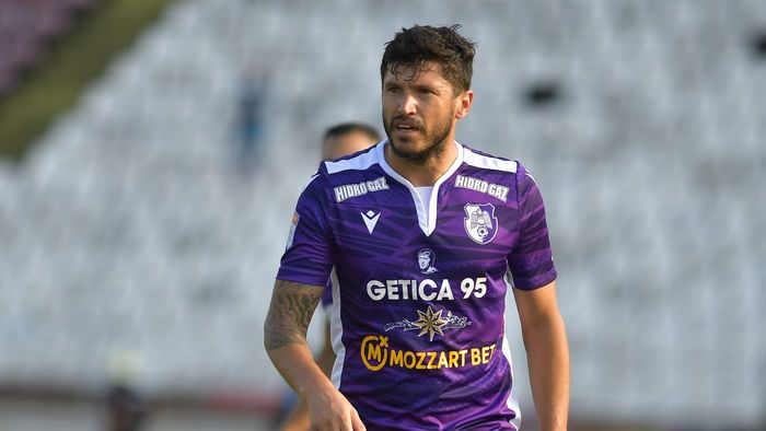 Cristi Tănase a vrut să sară la bătaie: fanii piteșteni l-au înjurat pentru că a scandat alături de suporterii FCSB!
