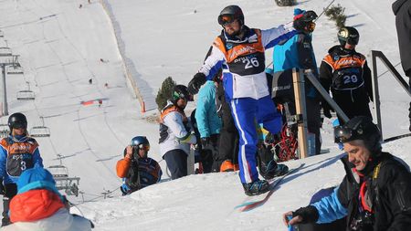 SPECIAL | "Aveam artera femurală secționată. Piciorul îmi rămăsese dincolo de metalul parapetului care se afla între mine și ușa mașinii". Povestea unicului român care practică snowboard cu un picior amputat