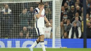 Presa din Anglia nu l-a iertat pe Radu Drăguşin şi a dat verdictul dur, după ce românul a fost eliminat în minutul 8 al meciului Tottenham - Qarabag