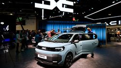 Spaniolii au comparat noua Dacia Spring cu Citroen e-C3 și au dat verdictul: „Poziție complicată din cauza prețului”