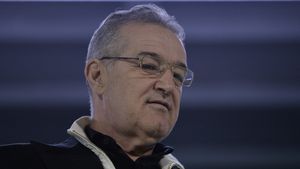 Fotbalistul care a vândut ceasul Cartier primit de la Gigi Becali ca să iasă din foame e gata de o lovitură unică. Vrea să inaugureze cu FCSB „bijuteria” de 10.000.000 de euro, care se construieşte în Alexandria