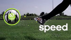 VIDEO | Adidas a inventat mingea inteligentă: oferă date în timp real despre viteza și precizia șutului și unghiul de lovire 