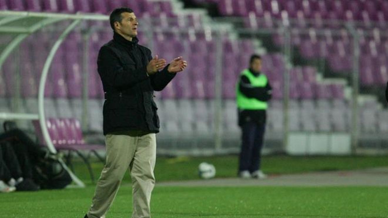 Sabău vrea să îi împace pe fani: **'Vor spectacol, riscăm cu Dinamo'