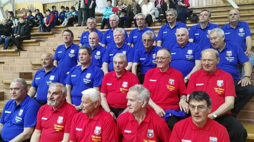 Valoare și emoții pe metru pătrat! Campionii Stelei care au „doborât munții” au îmbrăcat din nou tricourile roșu și albastru, la fix 40 de ani de la câștigarea ultimului trofeu în Cupa Campionilor Europeni la handbal masculin