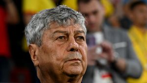Mircea Lucescu a dezvăluit că a chemat un jucător la națională după ce s-a sfătuit cu Răzvan Lucescu. „Suntem tată și fiu, ne ajutăm”