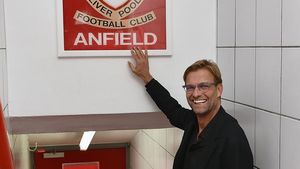 Klopp, prezentat la Liverpool. Înțepătură pentru Mourinho: "Nu sunt The Special One, sunt The Normal One".  VIDEO | Mesajul și gestul care i-au emoționat pe fanii și ziariștii englezi