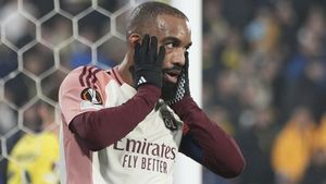 Superstarul lui Lyon, în situația lui Vlad Chiricheş. Situația incertă a lui Alexandre Lacazette, înainte de meciurile cu FCSB agită clubul francez