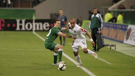 „Cere daune de 800.000 euro!"