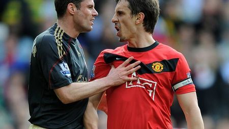 VIDEO | "A fost ofsaid, domnule Carragher!" Două legende din Premier League au trecut pentru o zi de partea arbitrilor 