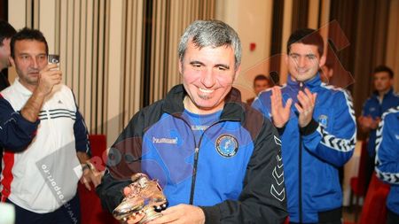 Hagi, la 45 de ani!** VIDEO 'Magie' în finala Cupei UEFA!