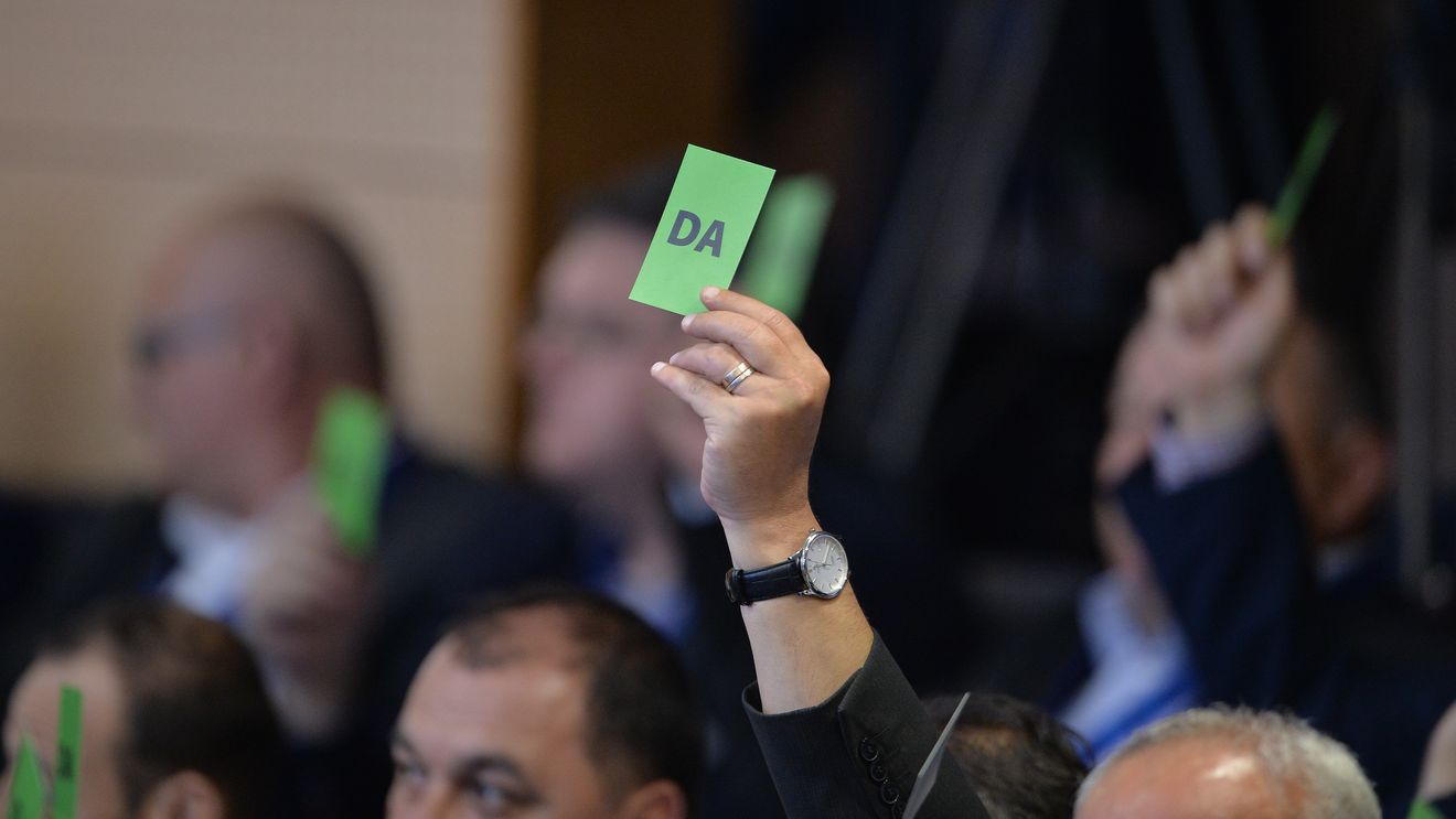 O singură echipă de top din Liga 1 l-a votat pe Burleanu: "Nu e o surpriză". Cum a câștigat președintele FRF încrederea și mesajul de felicitare primit