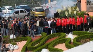 VIDEO! "Dacă jucați, vă omorâm!" Situație fără precedent în Italia: 5 fotbaliști s-au "accidentat" până în minutul 21. Ce s-a întâmplat