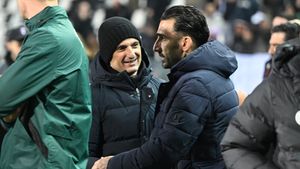 Prietenul lui Elias Charalambous a oprit negocierile unui nou contract cu actualul club pentru că ar fi favorit să devină antrenorul lui Radu Drăguşin la Tottenham