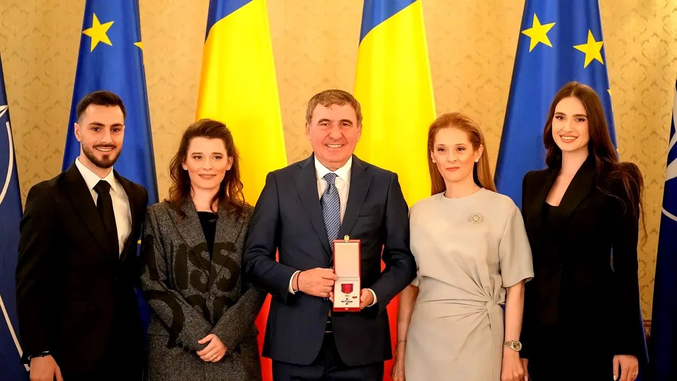 Steaua României, primită de Gică Hagi, a stârnit controverse, pentru că Ilie Năstase şi Nadia Comăneci nu au fost decorați. Reacție dură a fostului lider ATP: „Am una mai importantă, de la Franța”