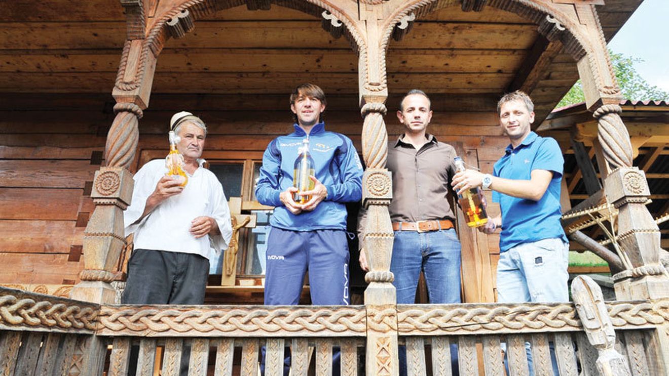 Super reportaj în Bârsana: "Îmbătăm Steaua cu horincă!" Culmea: Primarul a refuzat în tinerețe să joace în Ghencea :)
