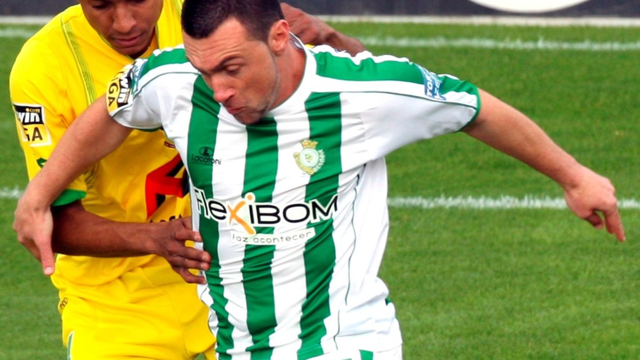 Pitbull vrea la Rapid