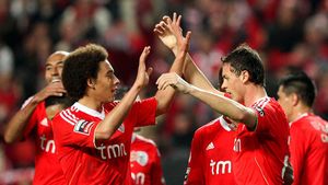 Asalt dat de Milan la o altă găselniță a lui Boloni!** Benfica solicită 40 de milioane de euro, "diavolii" lucrează la sentiment cu Rui Costa