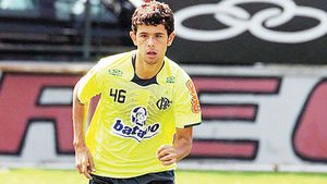 Rapid dansează Flamengo!** Giuleștenii sunt aproape să mai aducă un fotbalist din Brazilia: două variante pentru Sabău