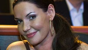 "DIVORȚĂ‚M! Am fost oarbă"** Viață de nevastă de fotbalist: a găsit apartamentul PLIN cu hainele altei femei!