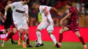 "Nu meritați nici tricoul alb să-l purtați". Dinamo - CFR Cluj 0-3. CFR s-a impus în "Ștefan cel Mare", iar galeria dinamovistă i-a ironizat pe elevii lui Flavius Stoican 
