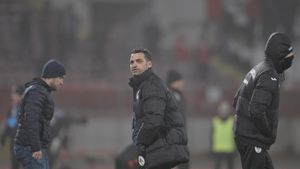 Primele ironii pentru Teja, deși Becali a dat asigurări că "ne cunoaștem familiile, a crescut sub ochii mei": "Teja pentru noi e un fel de Dică doi!". Ruda care nu a mai ținut cont de ce a spus finanțatorul FCSB