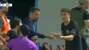 Adrian Mutu, scandal pe teren cu un fotbalist! S-a luat la ceartă cu jucătorul și s-a făcut un „meleu” în fața băncii de rezerve a lui Neftchi Baku