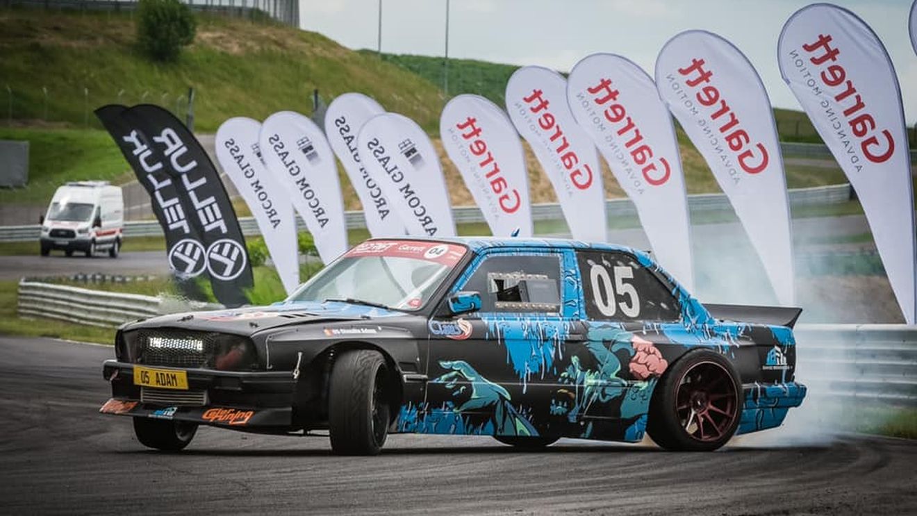 Un puști de 18 ani poate scrie istorie în driftul românesc: cel mai tânăr campion național din toate timpurile