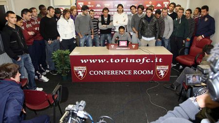 VIDEO** Atacați de fani, jucătorii lui Torino nu vor să mai intre pe teren cu Cittadella!