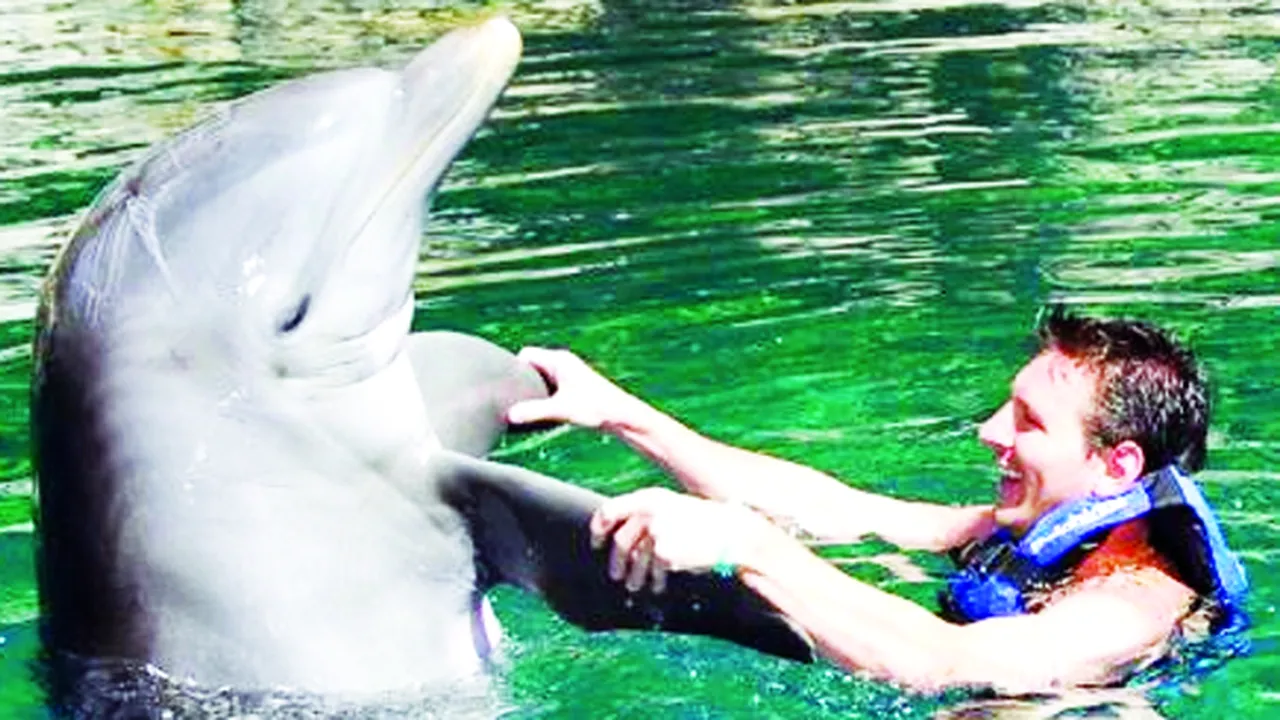 FOTO Messi, în vacanță cu delfinii